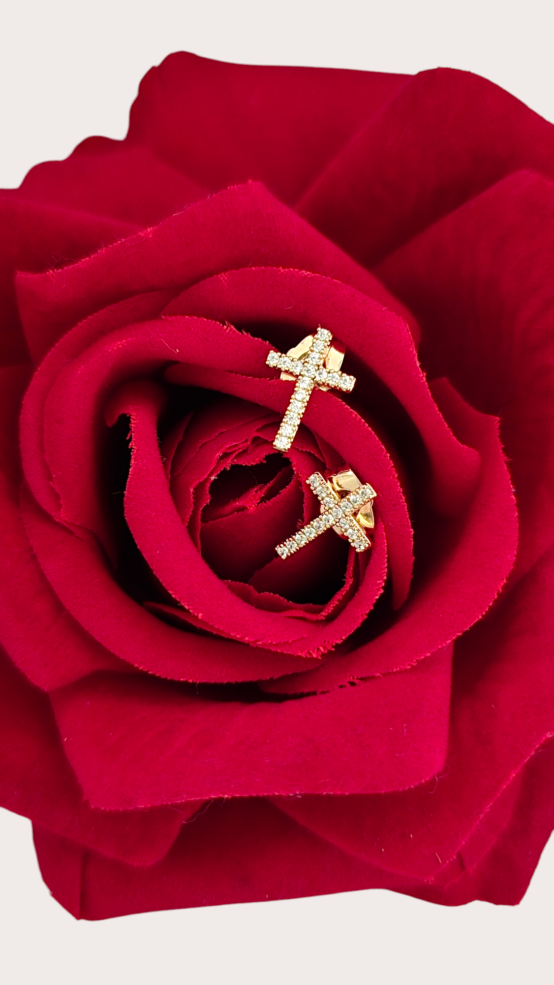 Boucles d'oreilles Croix Élégante détail zirconiums - Doré à l'or fin - La Bella Dorée