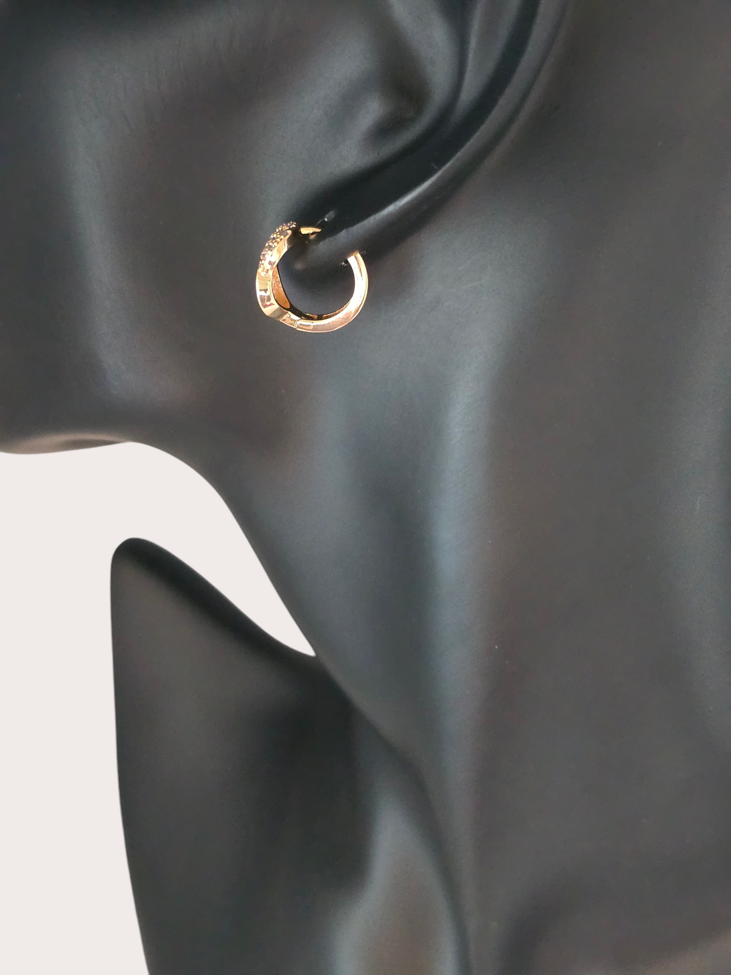 Boucles d'oreilles Harmonie Sacrée portées - Doré à l'or fin - La Bella Dorée