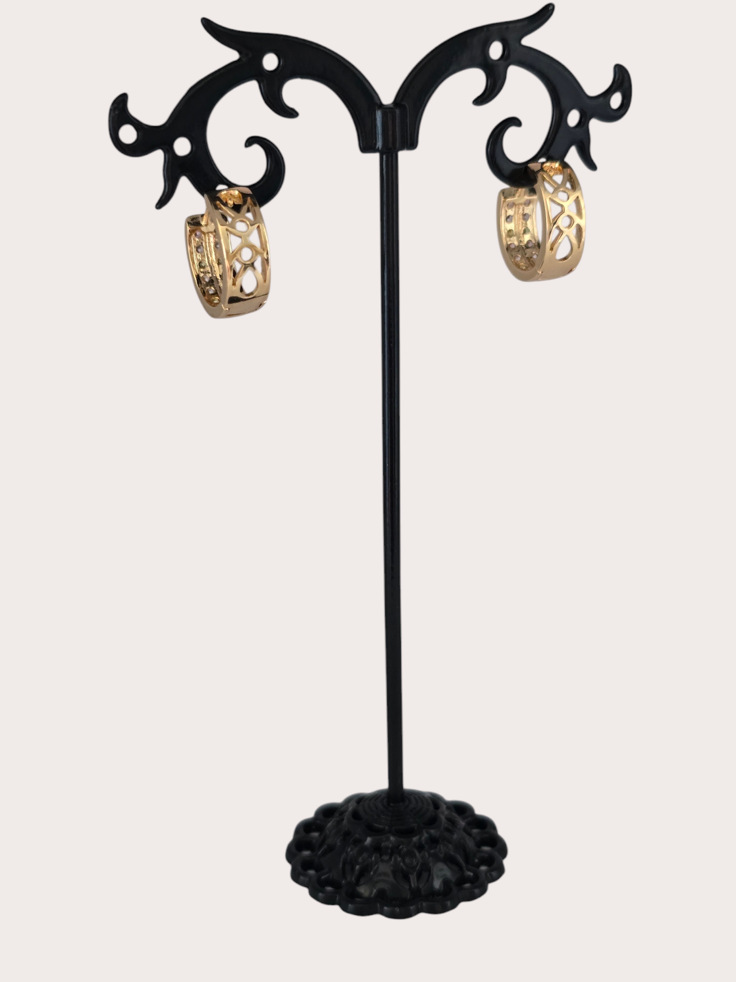 Vue de dos des boucles d'oreilles Prestige Pavées - Doré à l'or fin - La Bella Dorée