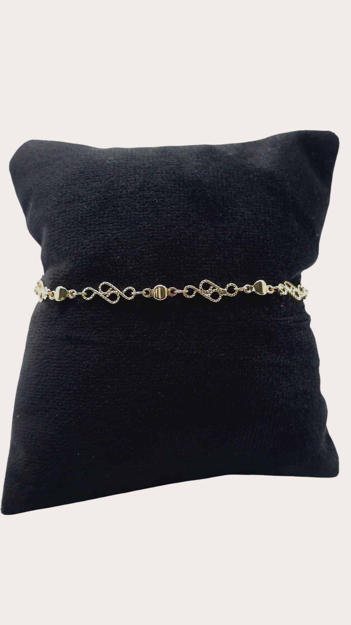 Bracelet Arabesque Royale porté - Doré à l'or fin - La Bella Dorée