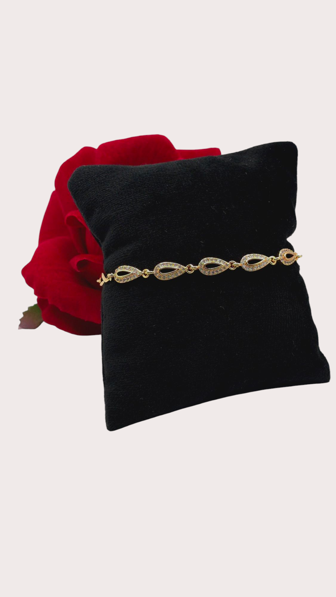 Bracelet Promesse D'or porté - Doré à l'or fin - La Bella Dorée