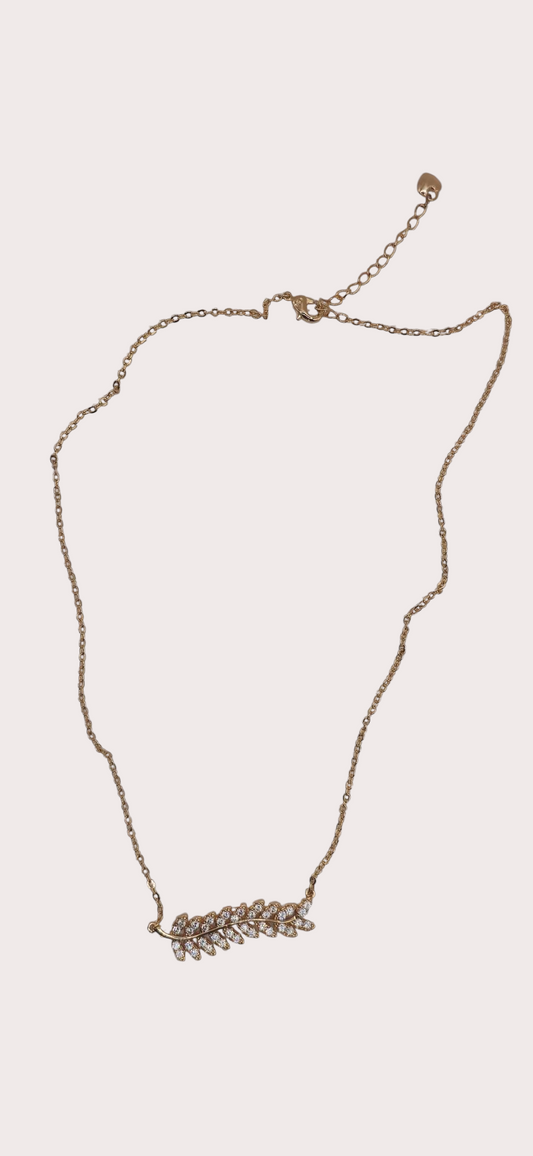 Collier Feuille Élégance détail chaîne - Doré à l'or fin - La Bella Dorée