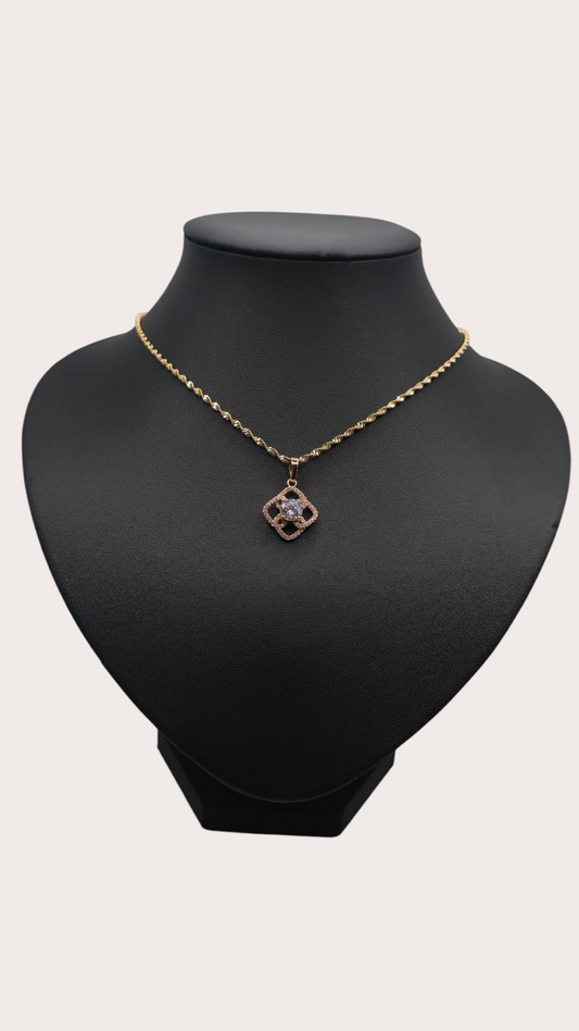 Collier Harmonie Royale vu porté - Doré à l'or fin - La Bella Dorée