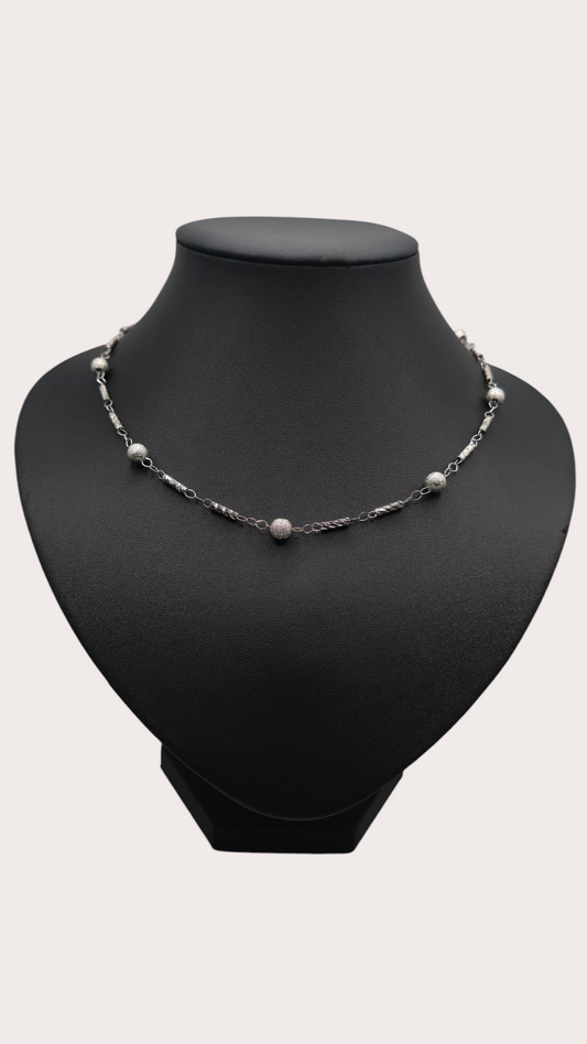 Collier Perles Argentées vu porté - Doré à l'or fin - La Bella Dorée