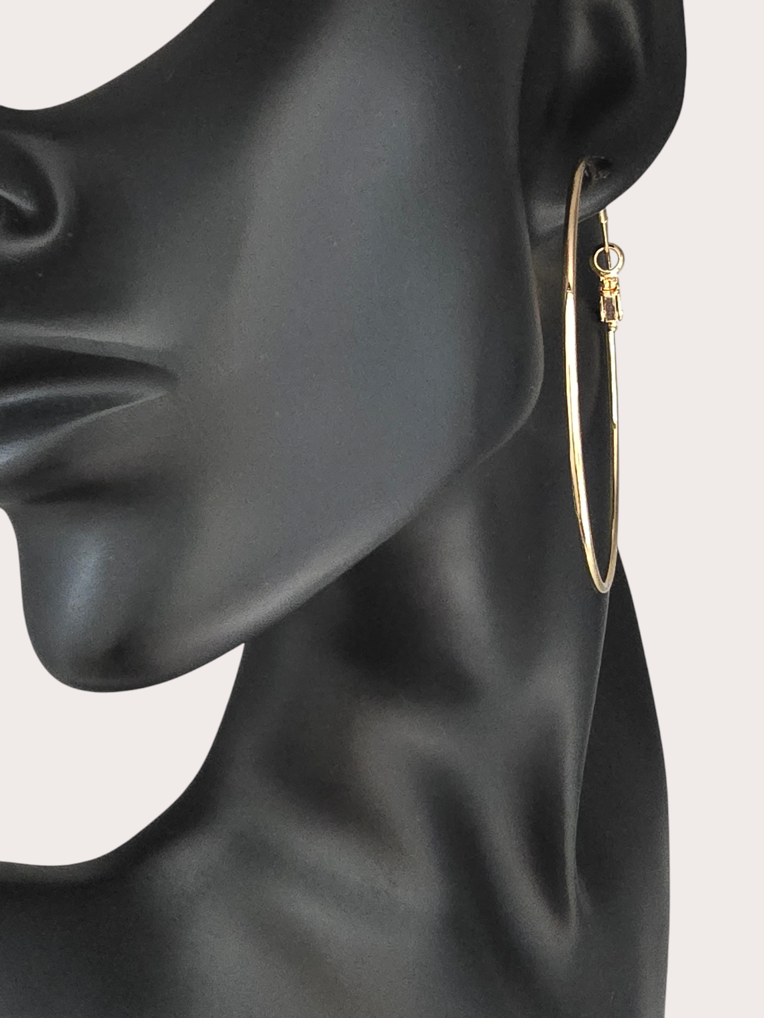 Boucles d'oreilles Élégance Intemporelle portées - Doré à l'or fin - La Bella Dorée