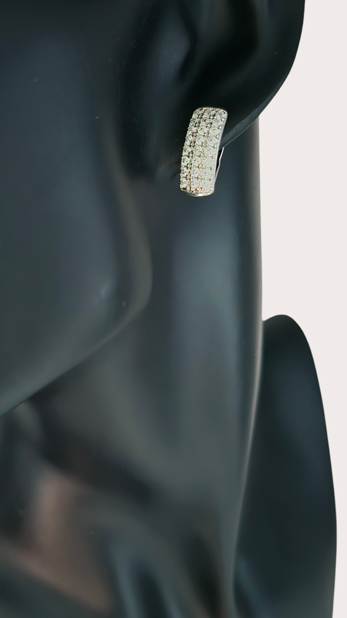 Boucles d'oreilles Prestige Éblouissant argenté portées - Doré à l'or fin - La Bella Dorée