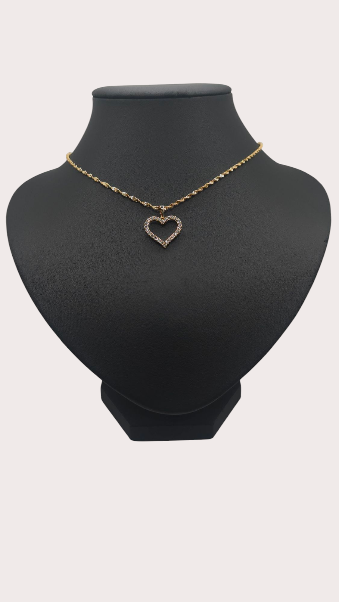 Collier Cœur Éclat Doré vu porté - Doré à l'or fin - La Bella Dorée