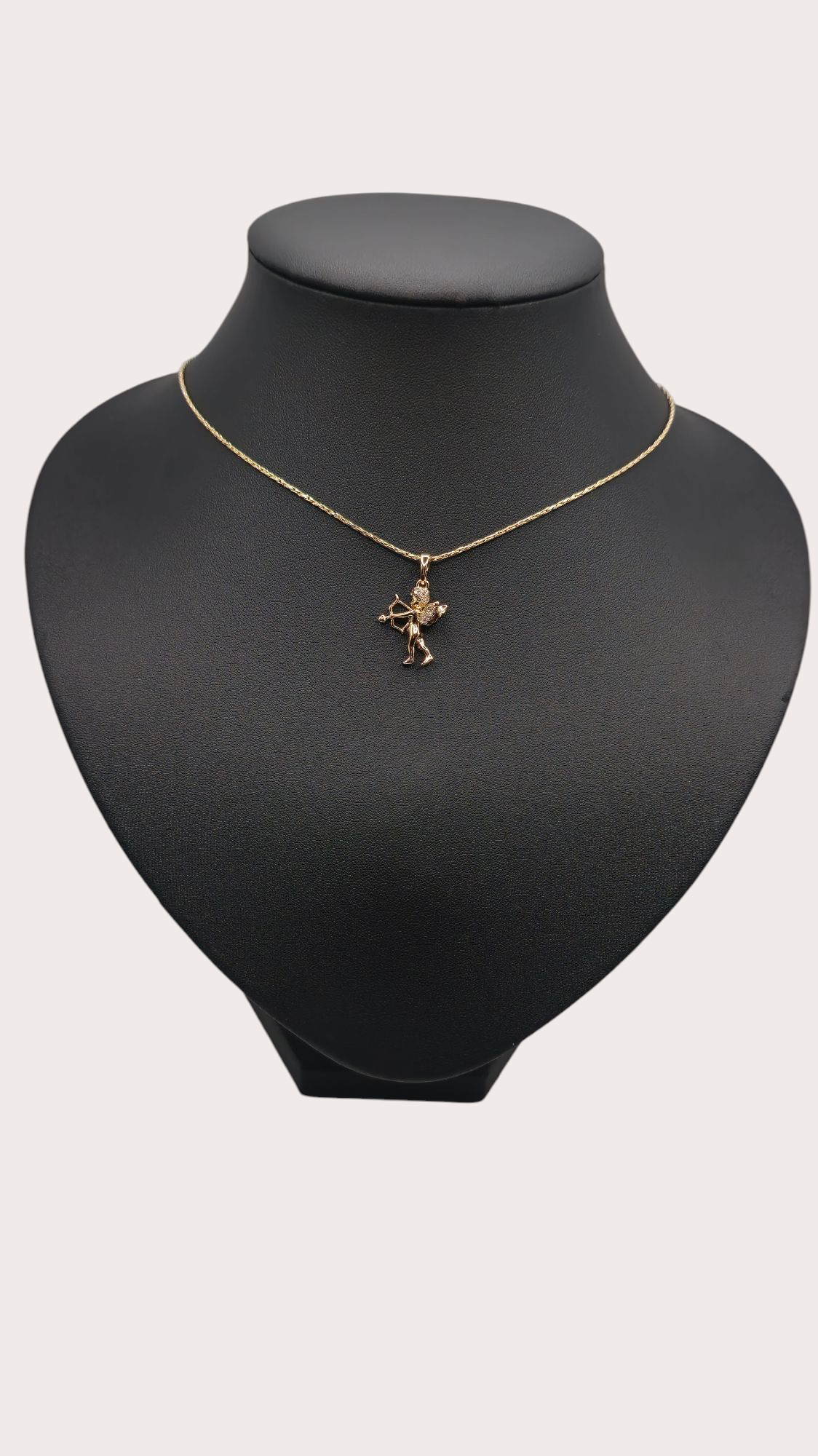 Collier Cupidon Étincelant vu porté - Doré à l'or fin - La Bella Dorée