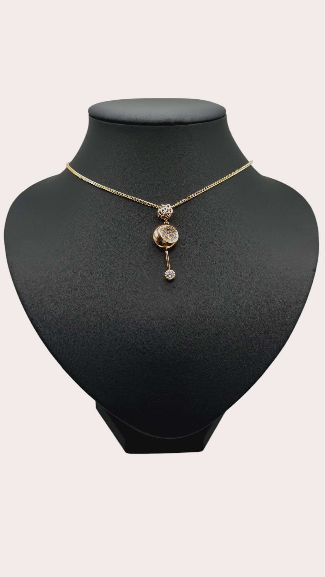 Collier Équilibre Divin vu porté - Doré à l'or fin - La Bella Dorée